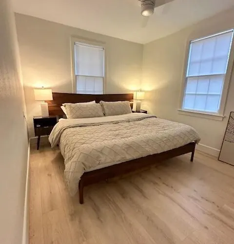 Holiday home Pet Friendly Retreat Fenced Yard
